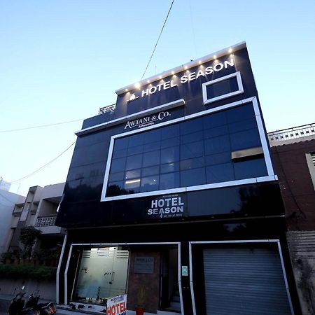 Hotel Season Ahmedabad Bagian luar foto