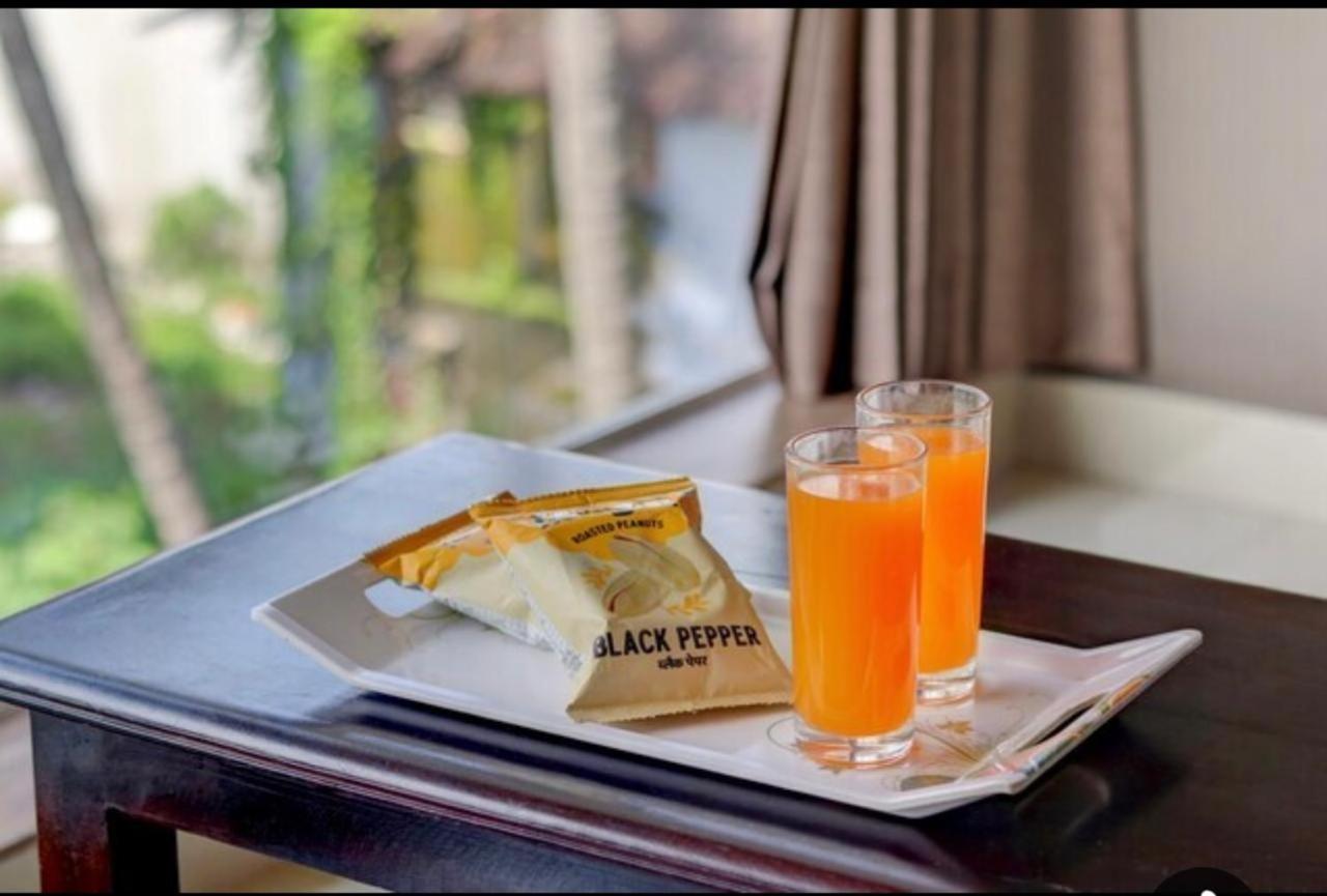 Hotel Season Ahmedabad Bagian luar foto