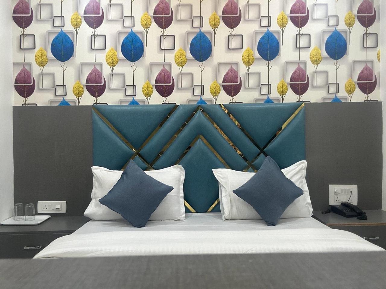 Hotel Season Ahmedabad Bagian luar foto