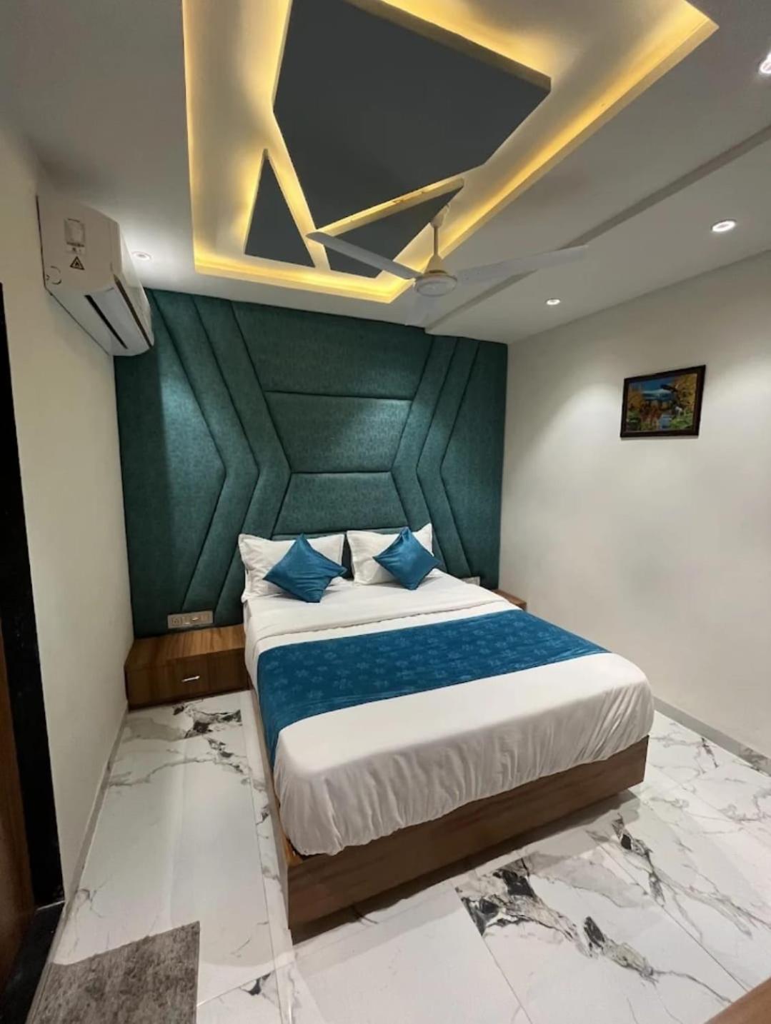 Hotel Season Ahmedabad Bagian luar foto