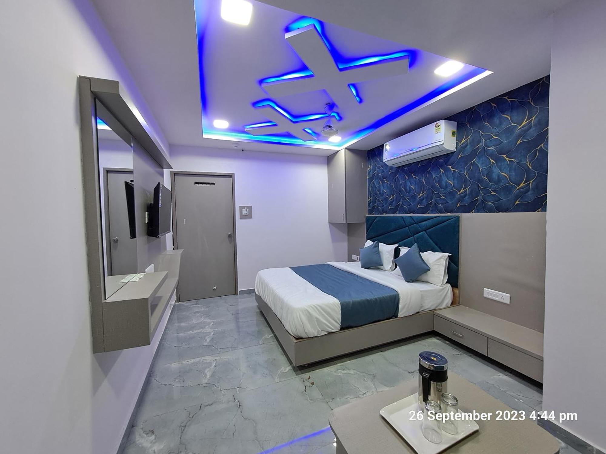 Hotel Season Ahmedabad Bagian luar foto