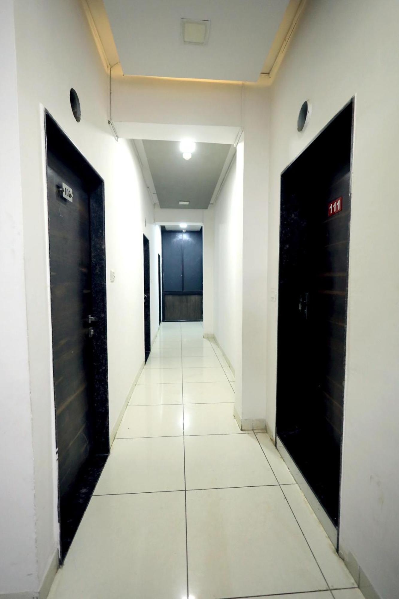 Hotel Season Ahmedabad Bagian luar foto