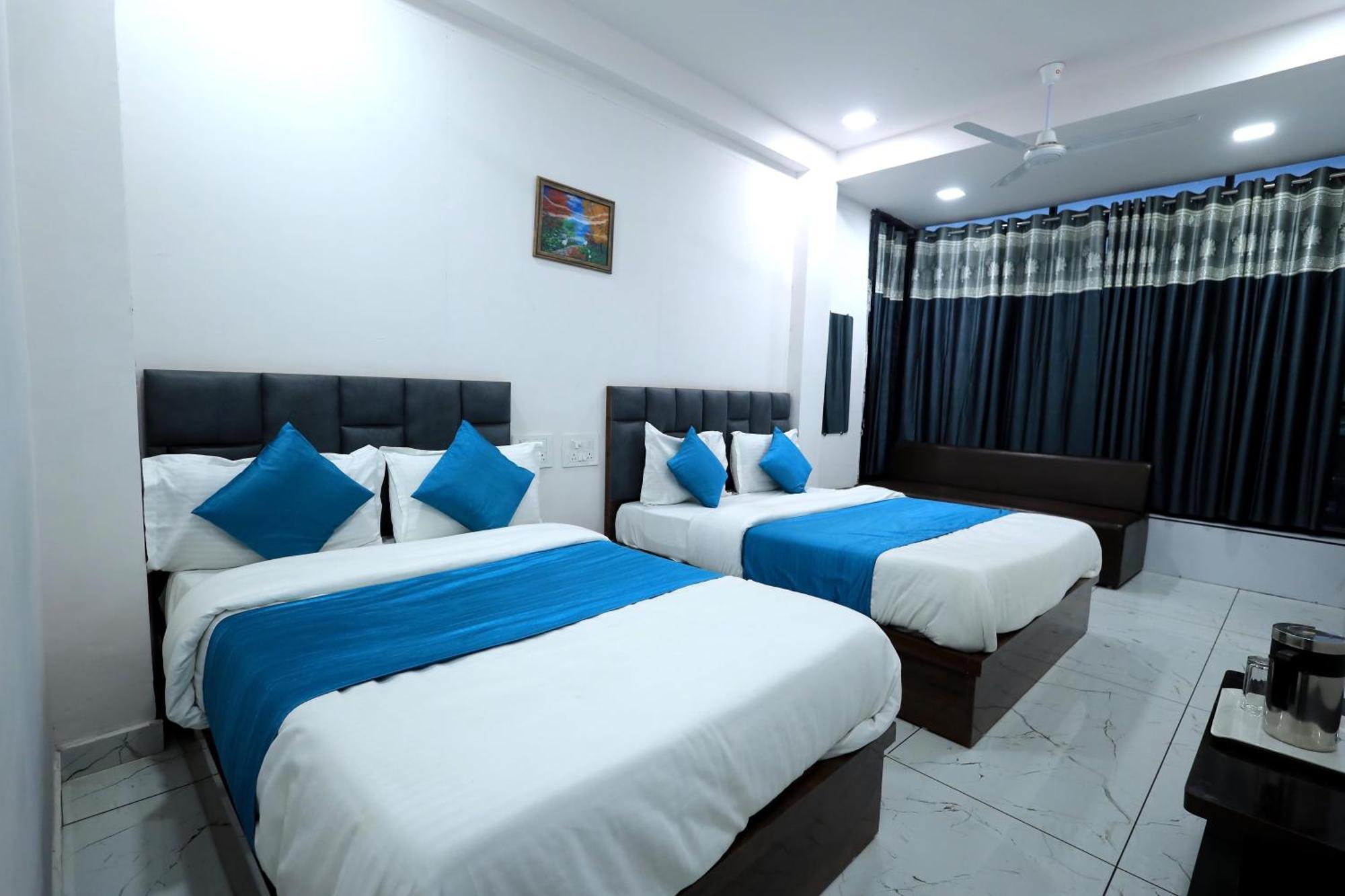 Hotel Season Ahmedabad Bagian luar foto