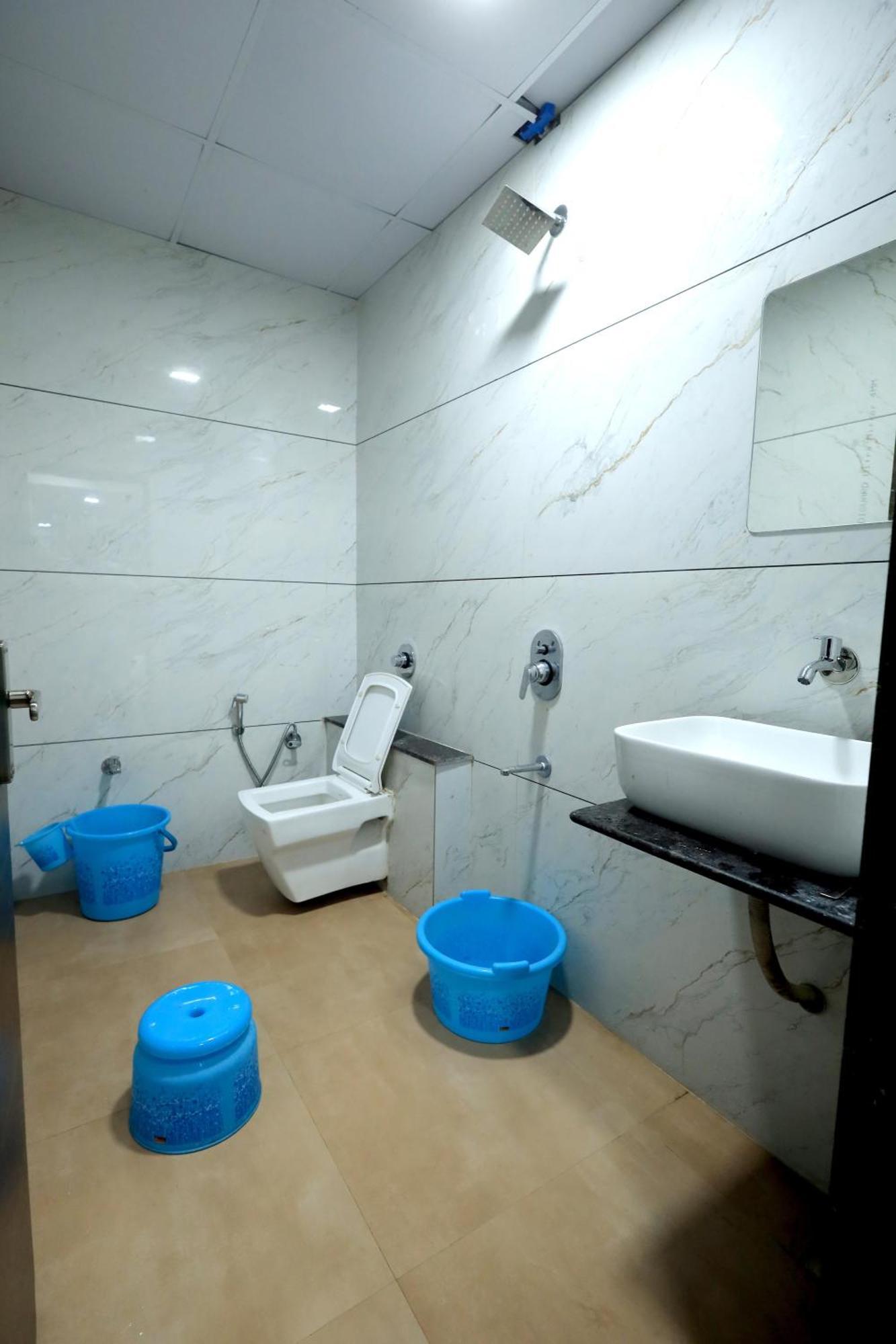Hotel Season Ahmedabad Bagian luar foto