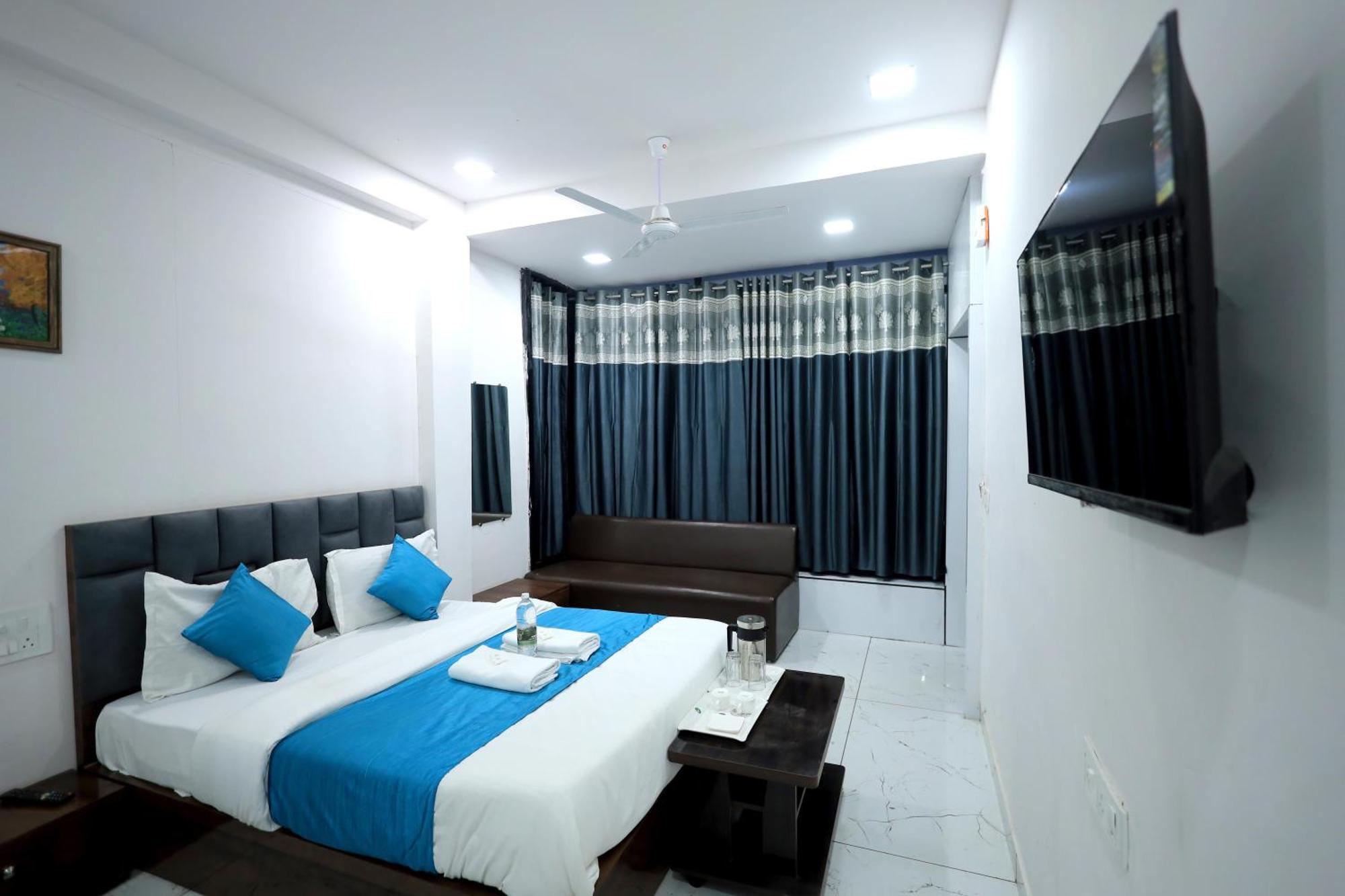 Hotel Season Ahmedabad Bagian luar foto
