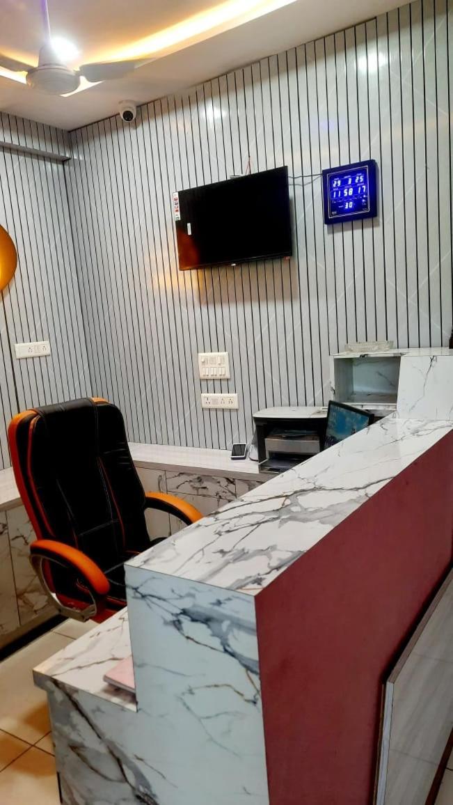 Hotel Season Ahmedabad Bagian luar foto