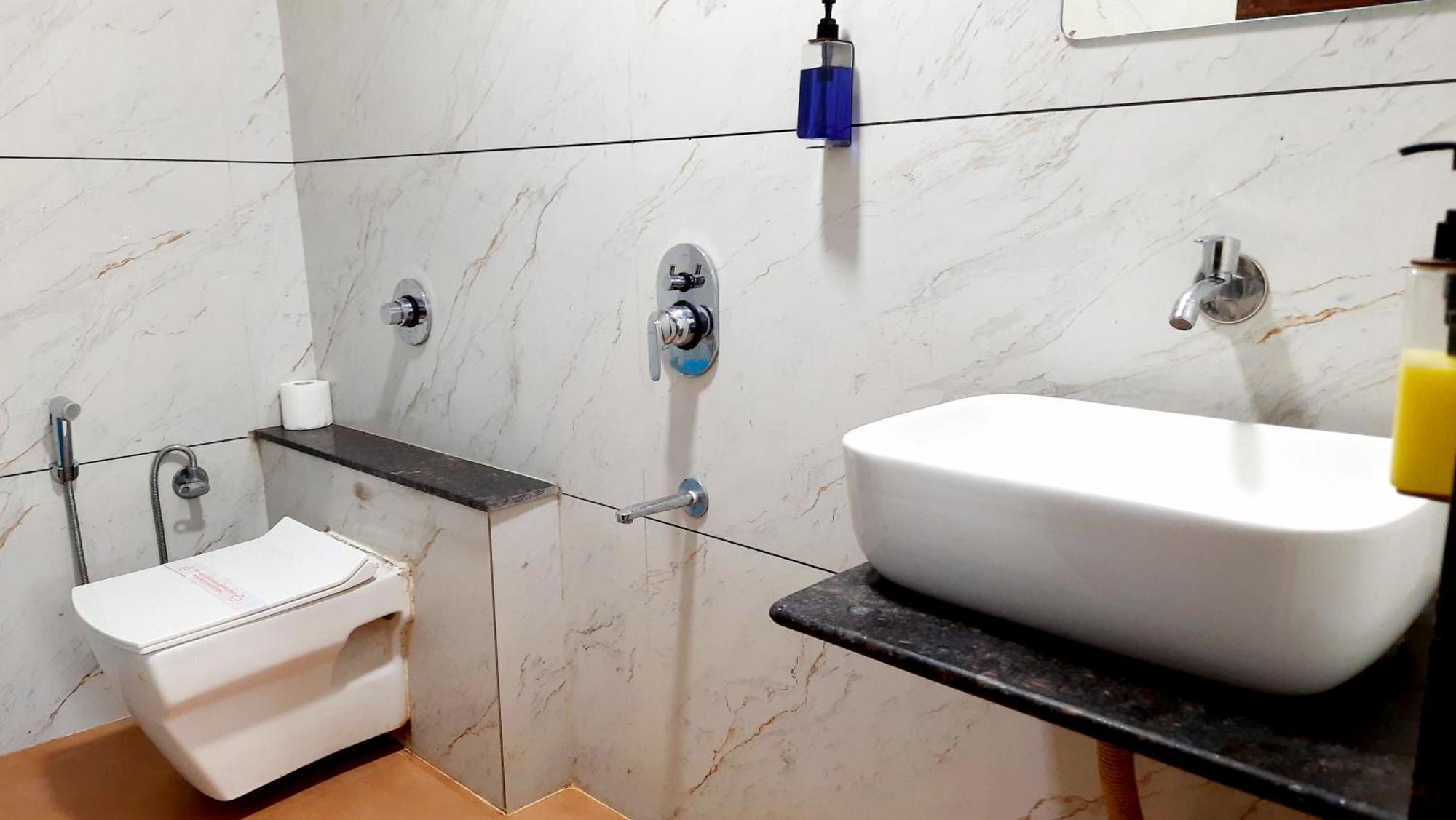 Hotel Season Ahmedabad Bagian luar foto