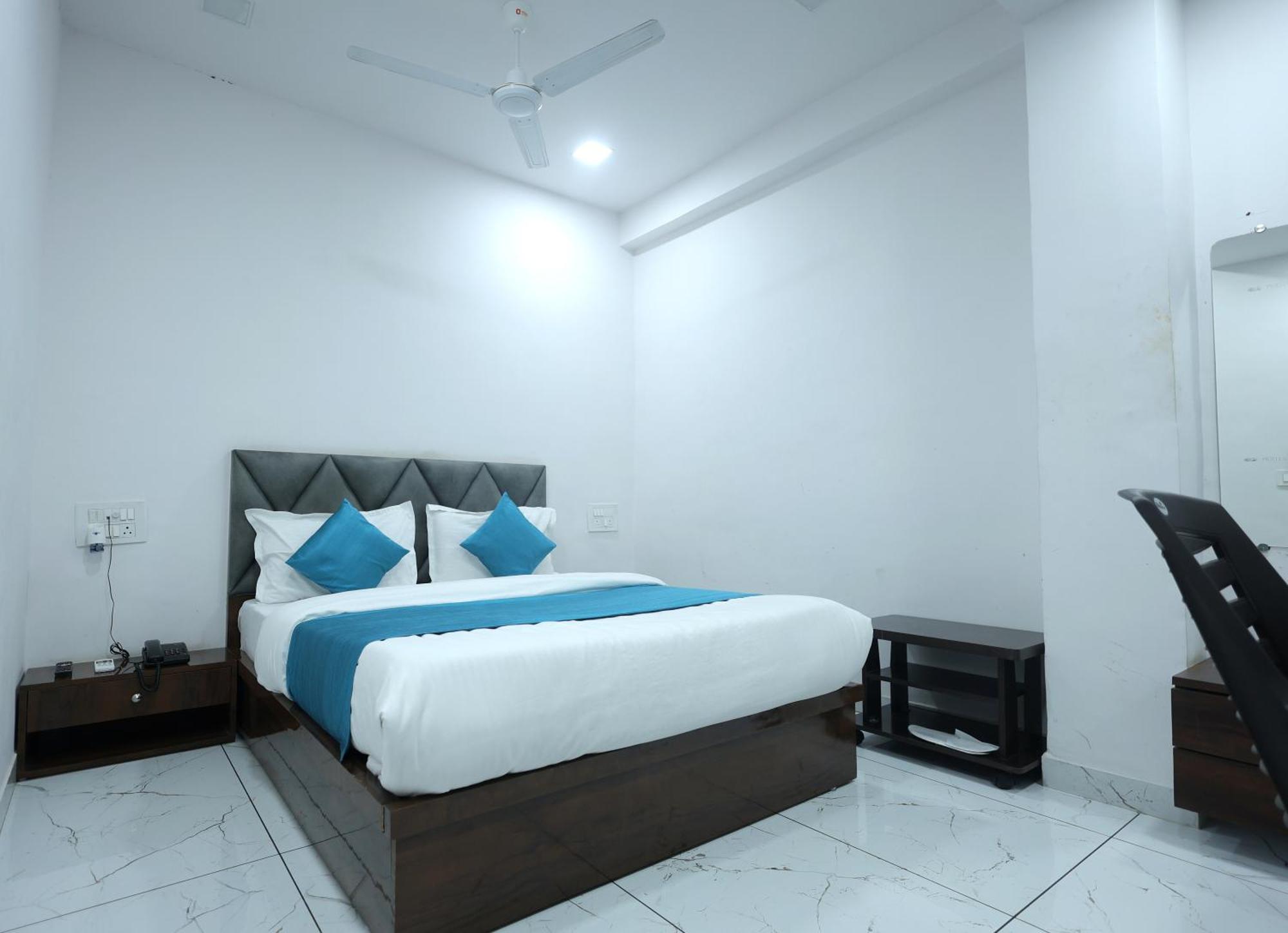 Hotel Season Ahmedabad Bagian luar foto