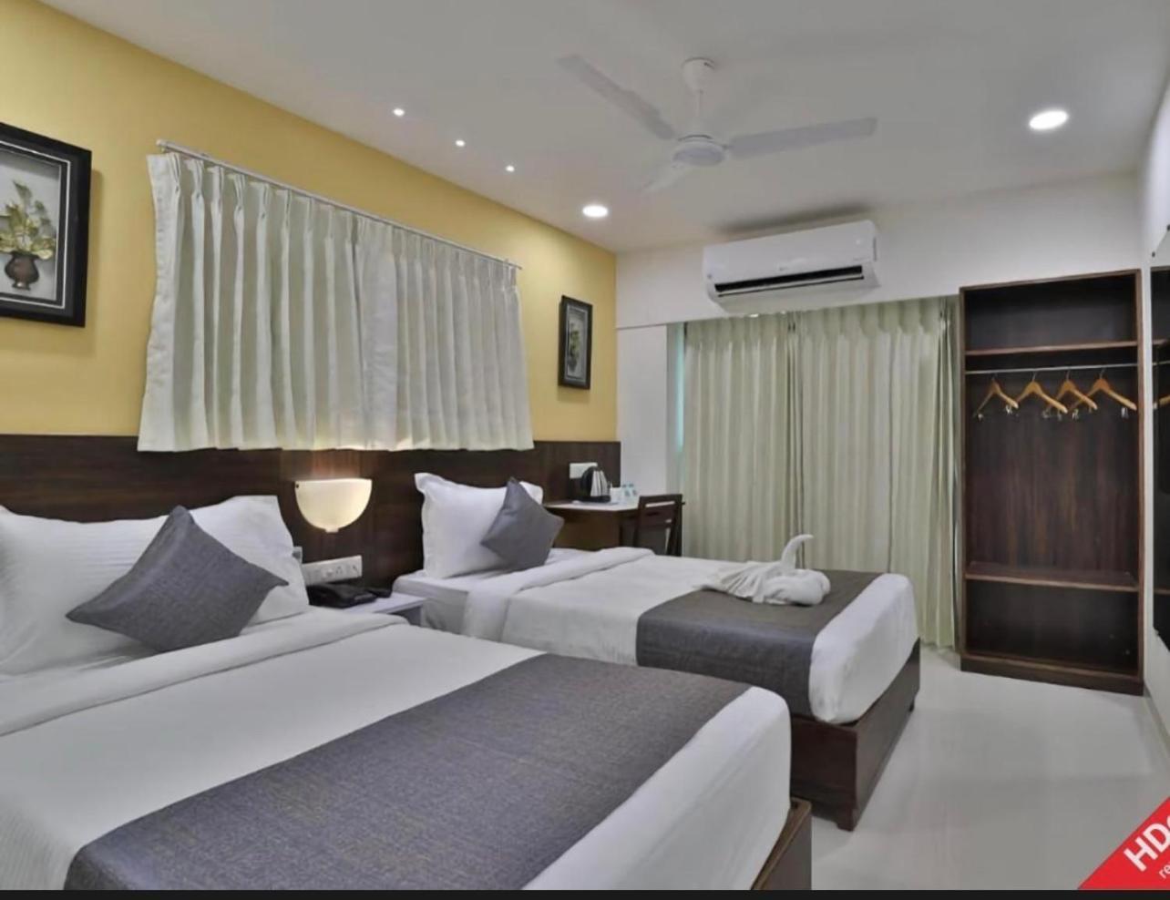 Hotel Season Ahmedabad Bagian luar foto
